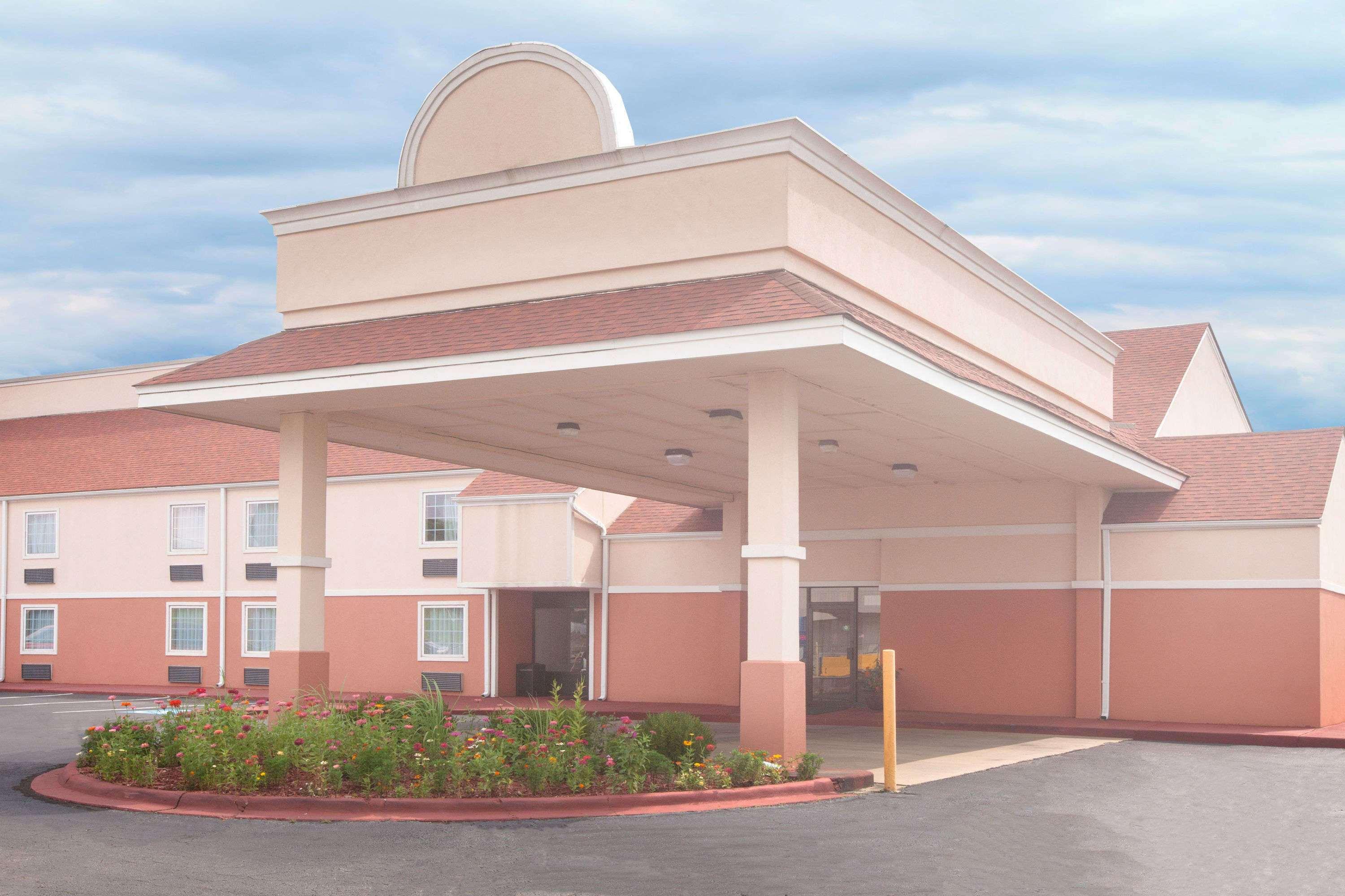 Days Inn By Wyndham Alma Arkansas Exterior photo